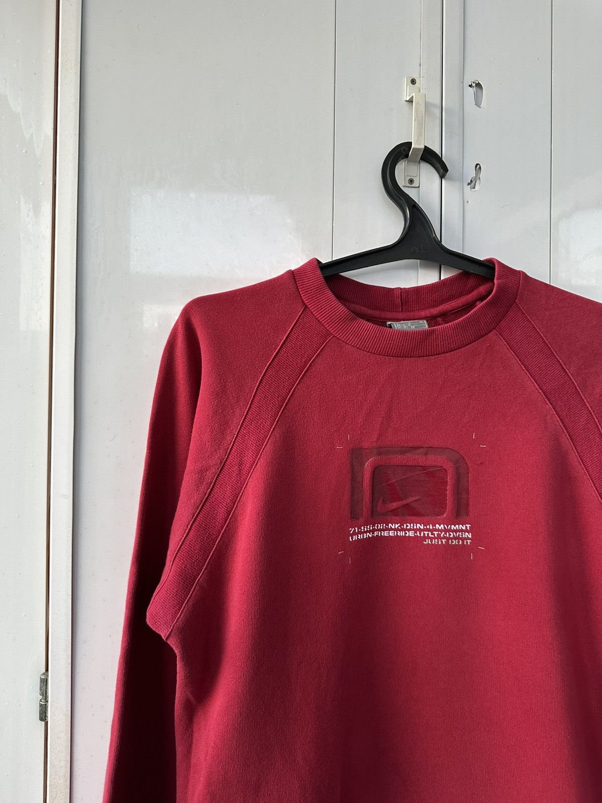 Nike Vintage Nike Sweatshirt Rubber Centre Logo Size US M / EU 48-50 / 2 - 3 Thumbnail