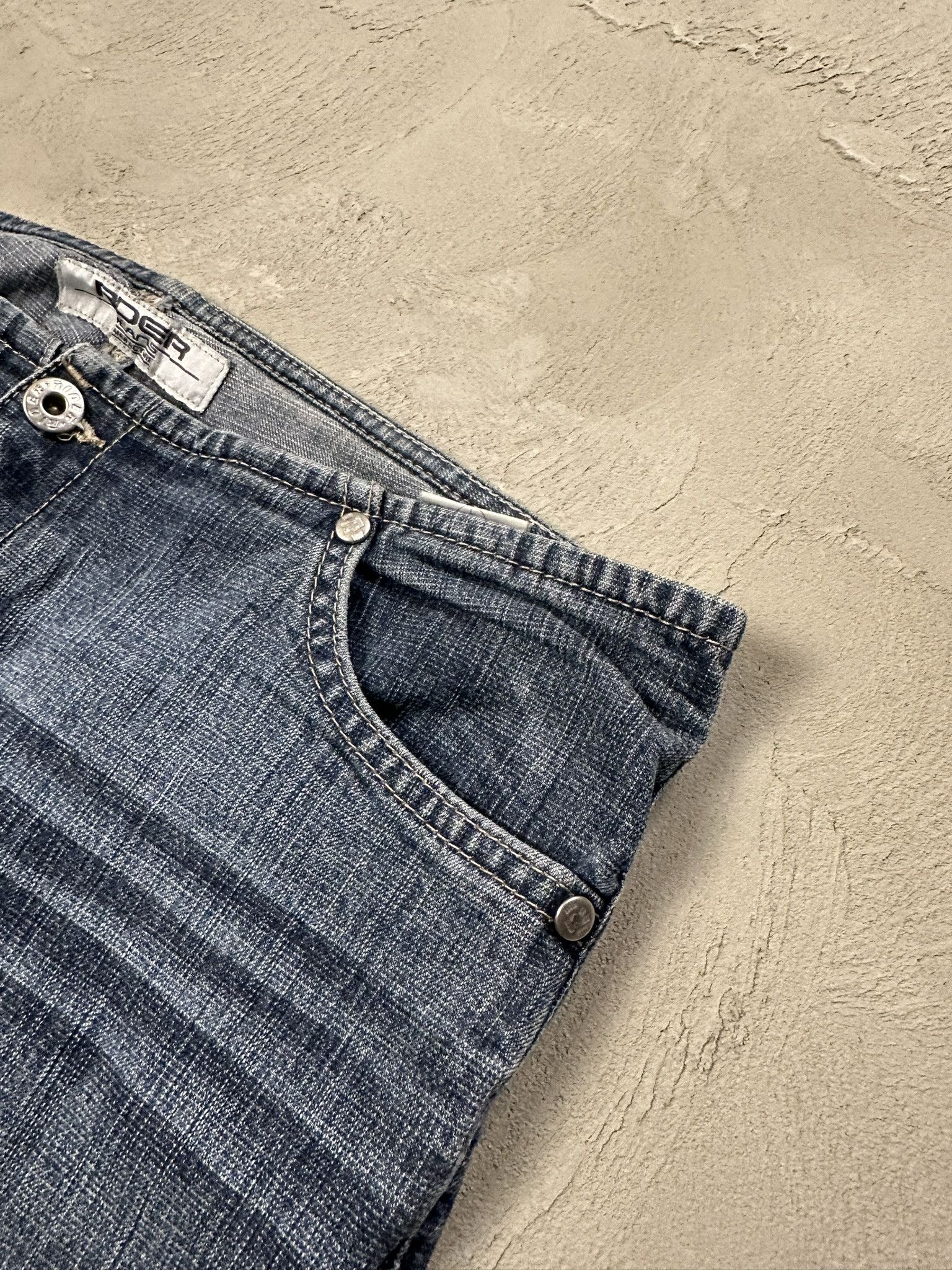 Japanese Brand Vintage Y2k Flaired Japanese Oversized Denim Pants Size US 32 / EU 48 - 5 Thumbnail