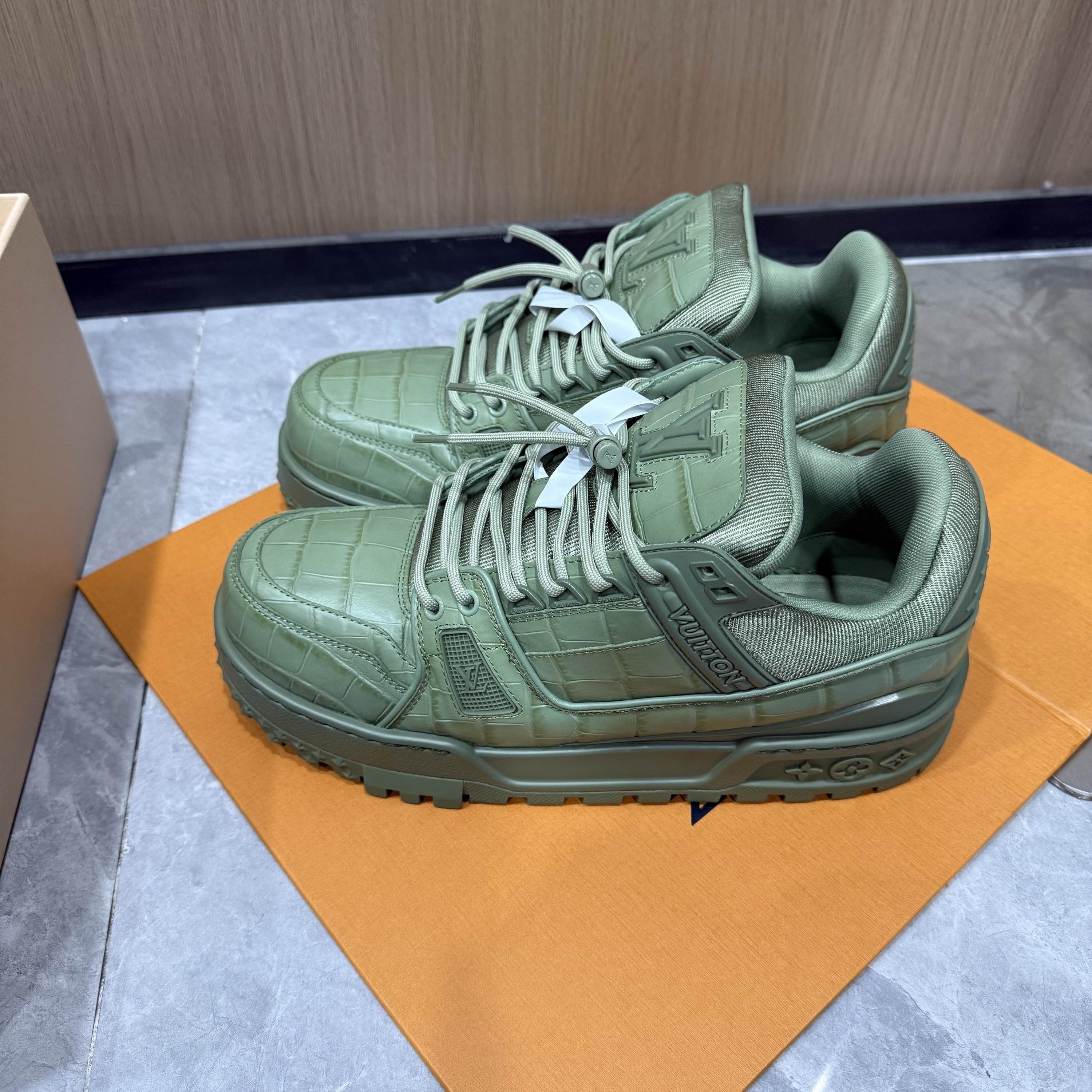 Louis Vuitton Louis Vuitton Trainer Maxi Crocodile Sneakers Size