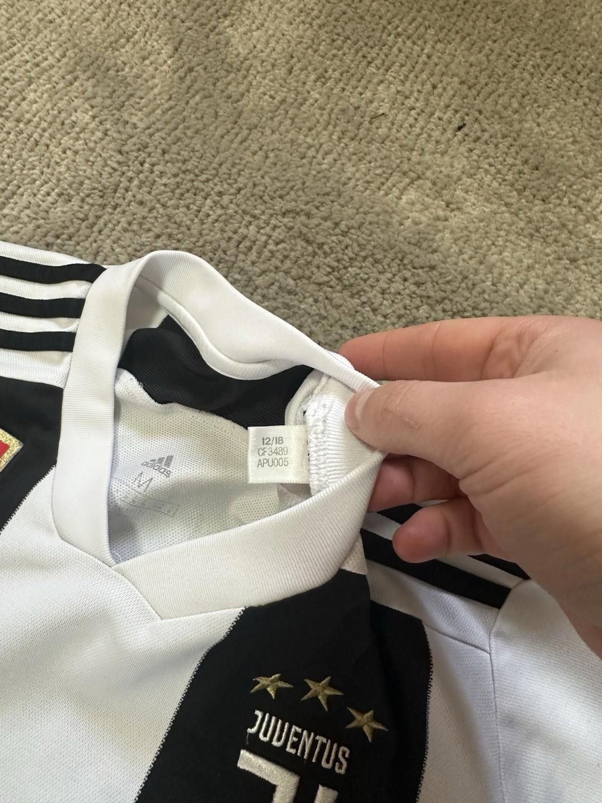 Adidas JUVENTUS 2018 2019 FOOTBALL SHIRT SOCCER JERSEY ADIDAS sz M Size US M / EU 48-50 / 2 - 6 Thumbnail