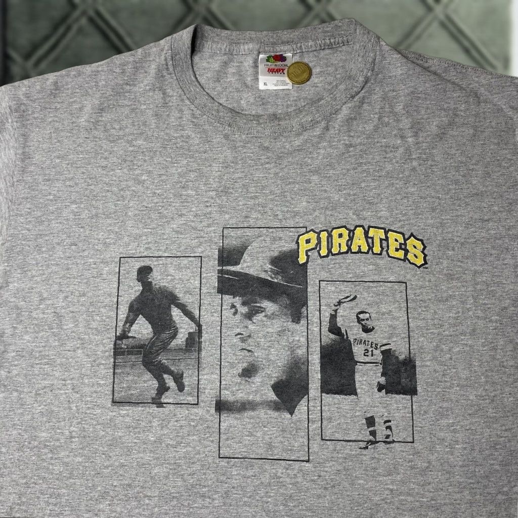 Fruit Of The Loom VINTAGE 90’s T Shirt XL Pirates MLB Roberto Clemente Baseball Fruit of the Loom Gray Men Short Sleeve Crew Neck Regular Size US XL / EU 56 / 4 - 1 Thumbnail