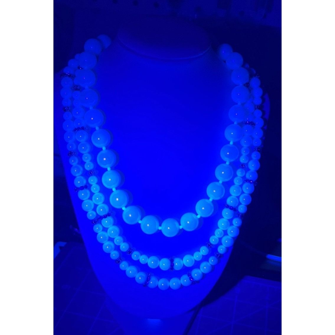Other Vtg Multi Strand Faux Pearl Necklace Glows Under Black Light Size ONE SIZE - 1 Thumbnail