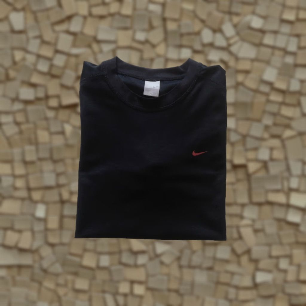 Nike VINTAGE Nike T-Shirt Mens L Black 90s Y2K Retro Active Mini Swoosh Sportswear 2002 VTG Logo 24" Pit to Pit 30" Length Size US L / EU 52-54 / 3 - 1 Thumbnail