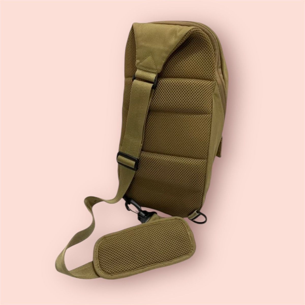 Japanese Brand × Jun Takahashi × Uniqlo DOPE UNIQLO MULTI POCKET UTILITY CROSS BODY BODYBAG Size ONE SIZE - 3 Thumbnail