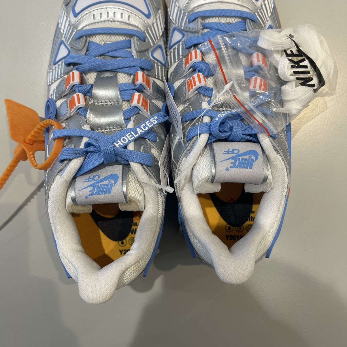 Nike × Off-White Nike Air Rubber Dunk Off-White UNC Size US 8 / EU 41 - 20 Thumbnail