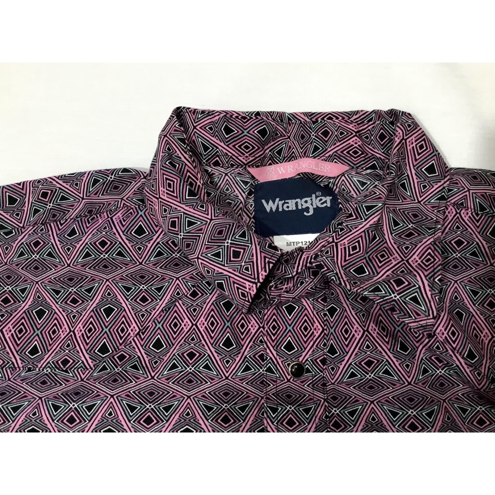 Wrangler VINTAGE Wrangler Shirt Mens Large Pink Western Pearl Snap Geometric Long Sleeve MTP121M Size US L / EU 52-54 / 3 - 5 Thumbnail