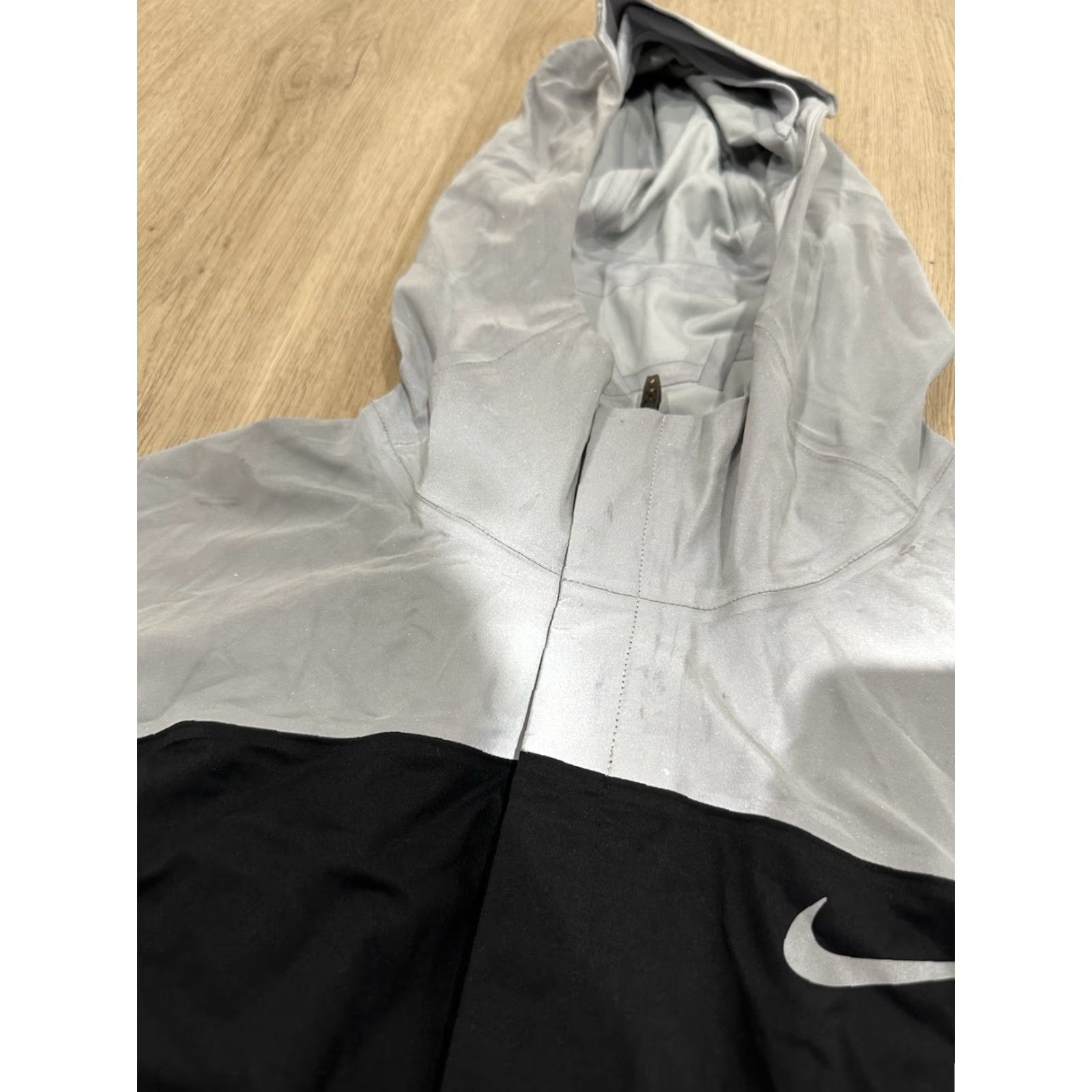 Nike Nike Shield Flash Jacket Men M Running Silver Black Windbreaker Nike Flash Jacket Mens M Activewear Sports Shirt? Size US M / EU 48-50 / 2 - 7 Thumbnail