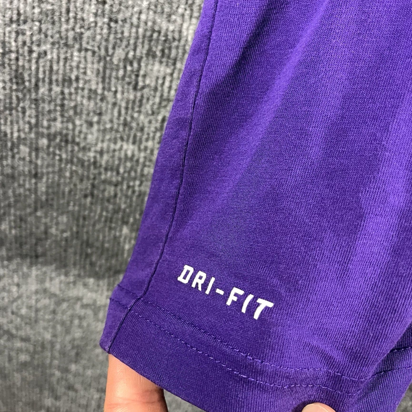 Nike VINTAGE Nike Kobe Bryant Dri-FIT T-Shirt 2XL Purple Short Sleeve Crew Neck Graphic Tee Men Lakers Mamba Vintage Size US XXL / EU 58 / 5 - 4 Thumbnail