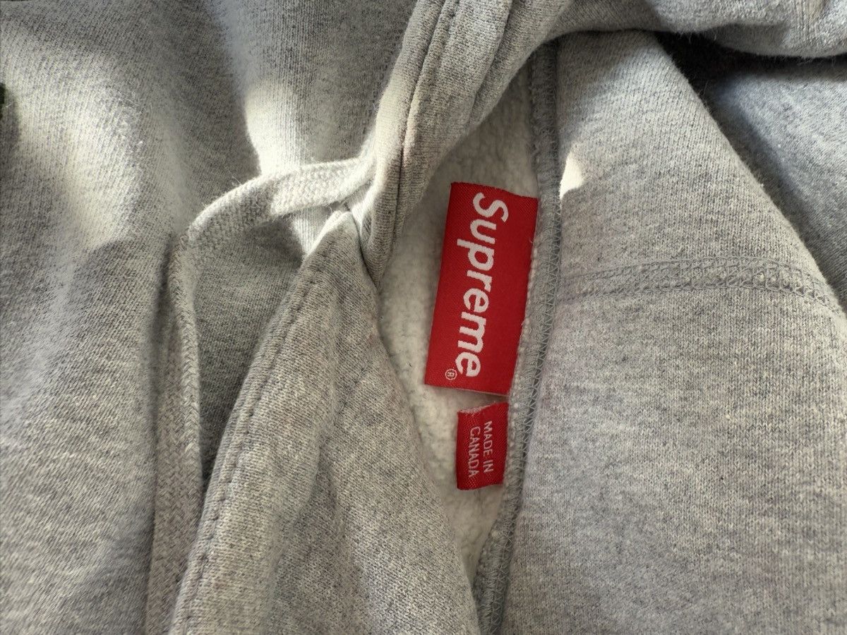 Supreme Supreme SS17 Grey Green Chenille Arc Logo Hoodie Size US M / EU 48-50 / 2 - 6 Thumbnail