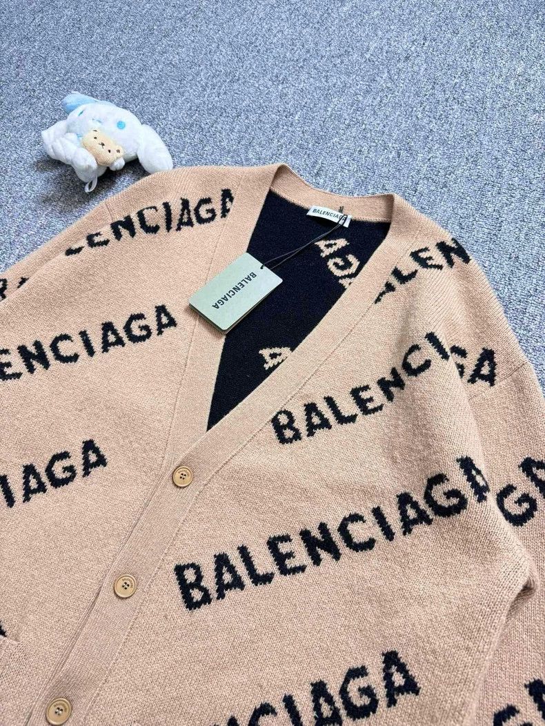 Balenciaga Balenciaga Khaki bullet screen logo wool knit sweater 2502- Size US XS / EU 42 / 0 - 3 Thumbnail