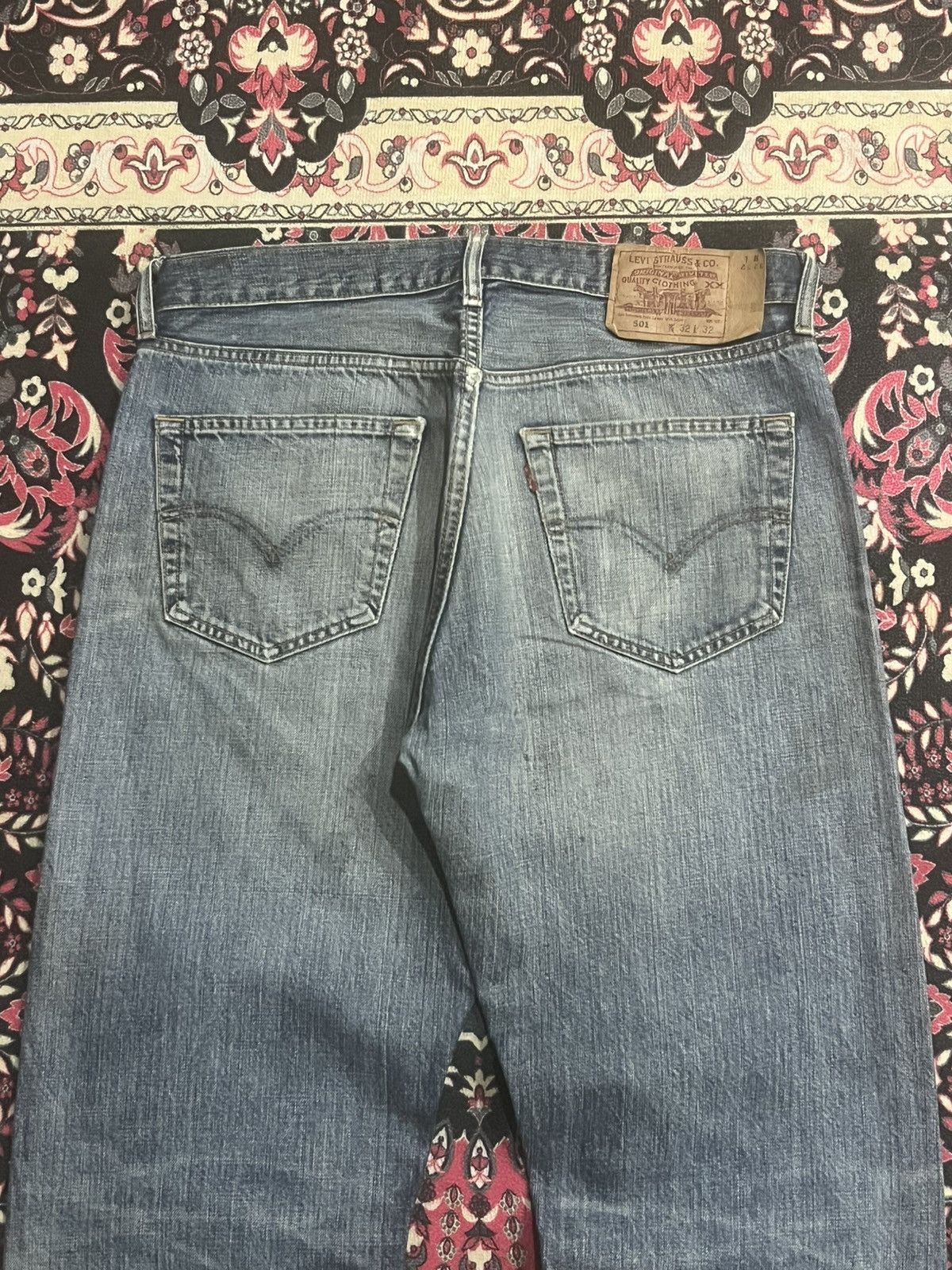 Levi's Vintage Y2K Levi’s 501 Blue Faded Distressed Classic Jeans Size US 32 / EU 48 - 8 Thumbnail