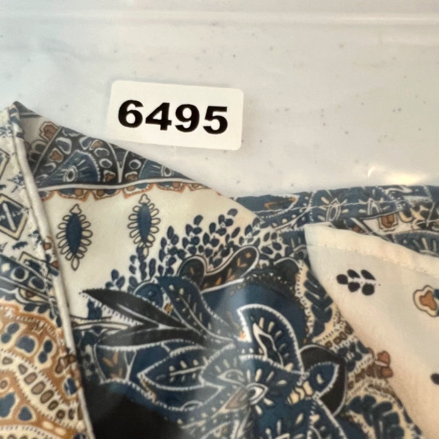 Cider Cider Shirt Womens Medium Paisley Print Short-Sleeve Button-Up Blue Satin Polyester Down Collar Casual 90s? (adjust as per allowed: no extra) Size M / US 6-8 / IT 42-44 - 7 Thumbnail
