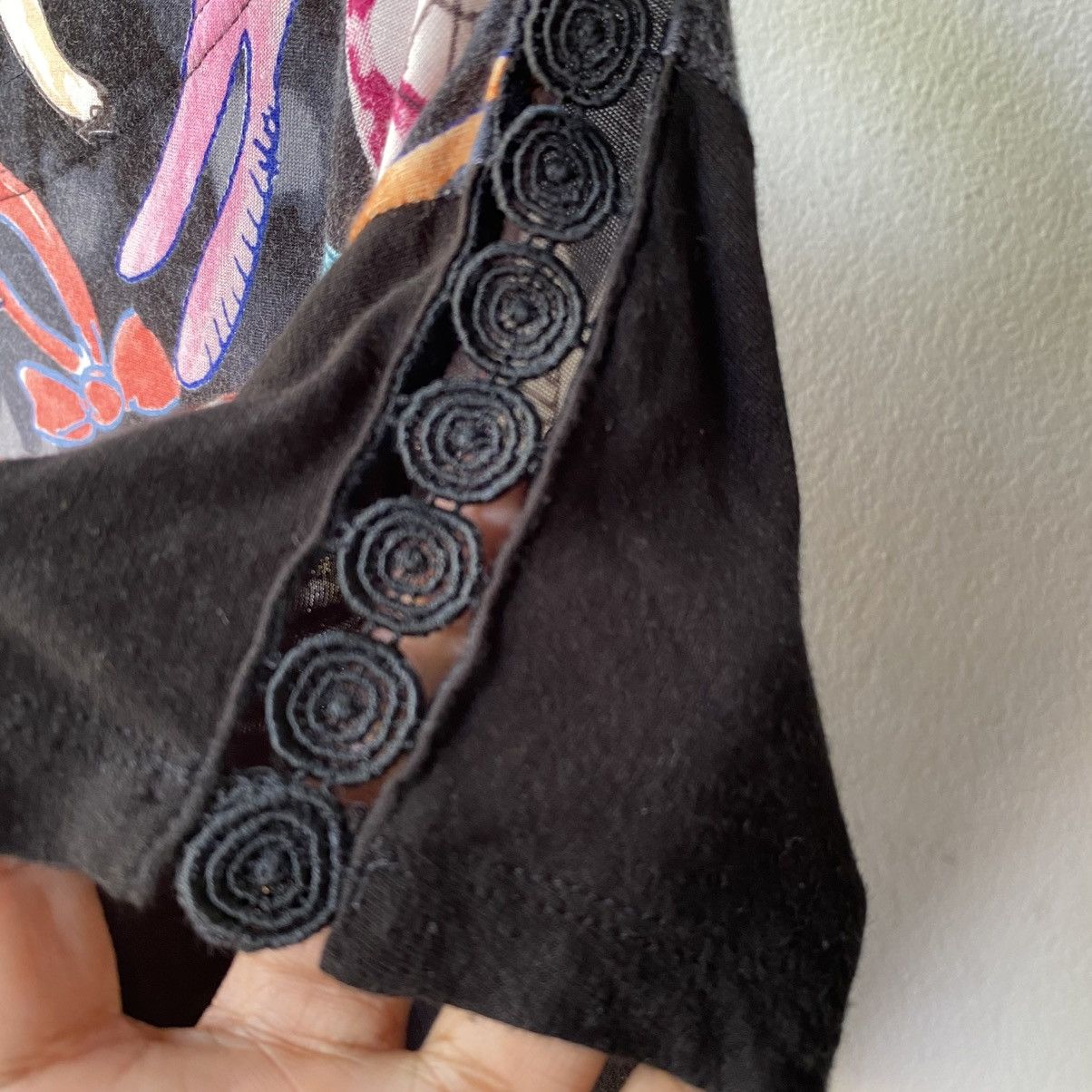 Tsumori Chisato TSUMORI CHISATO Black Top with Colorful Fantasy Print Size XS / US 0-2 / IT 36-38 - 12 Thumbnail