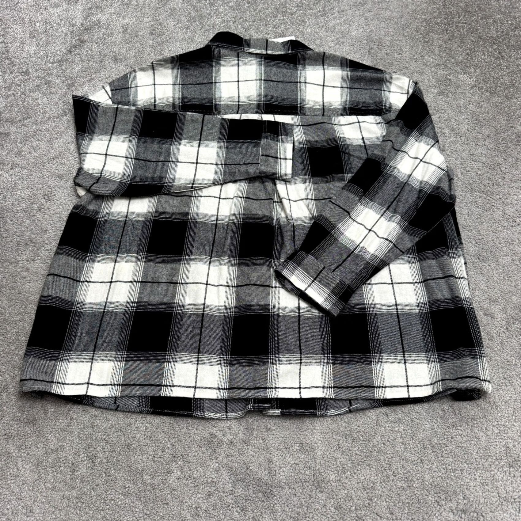 Old Navy VINTAGE Old Navy Shirt Plaid 2XL Black White Buffalo Button-Up Womens Plus Boyfriend Flannel Short Description Size XXL / US 16-18 / IT 52-54 - 2 Thumbnail