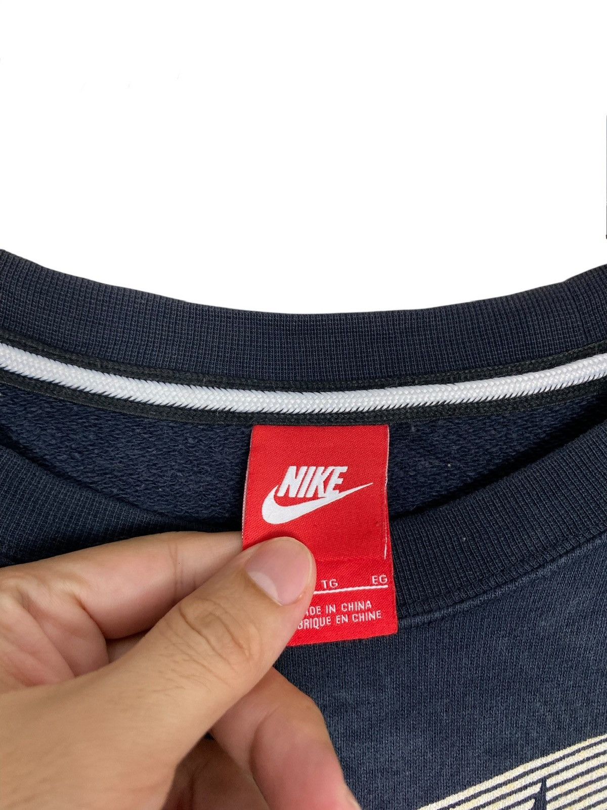 Nike Rare‼️ Nike Swoosh Sweatshirt Distressed Big Logo Size US M / EU 48-50 / 2 - 6 Thumbnail