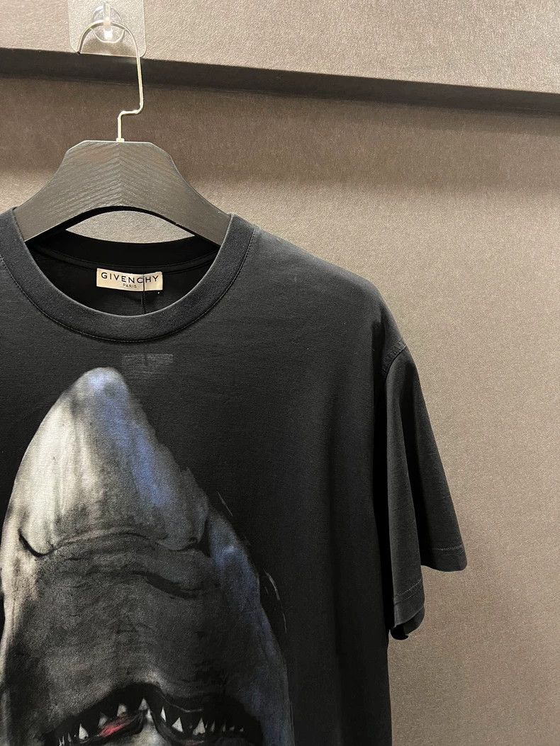 Givenchy Givenchy Big Shark Pattern Short Sleeve M Size US M / EU 48-50 / 2 - 4 Thumbnail