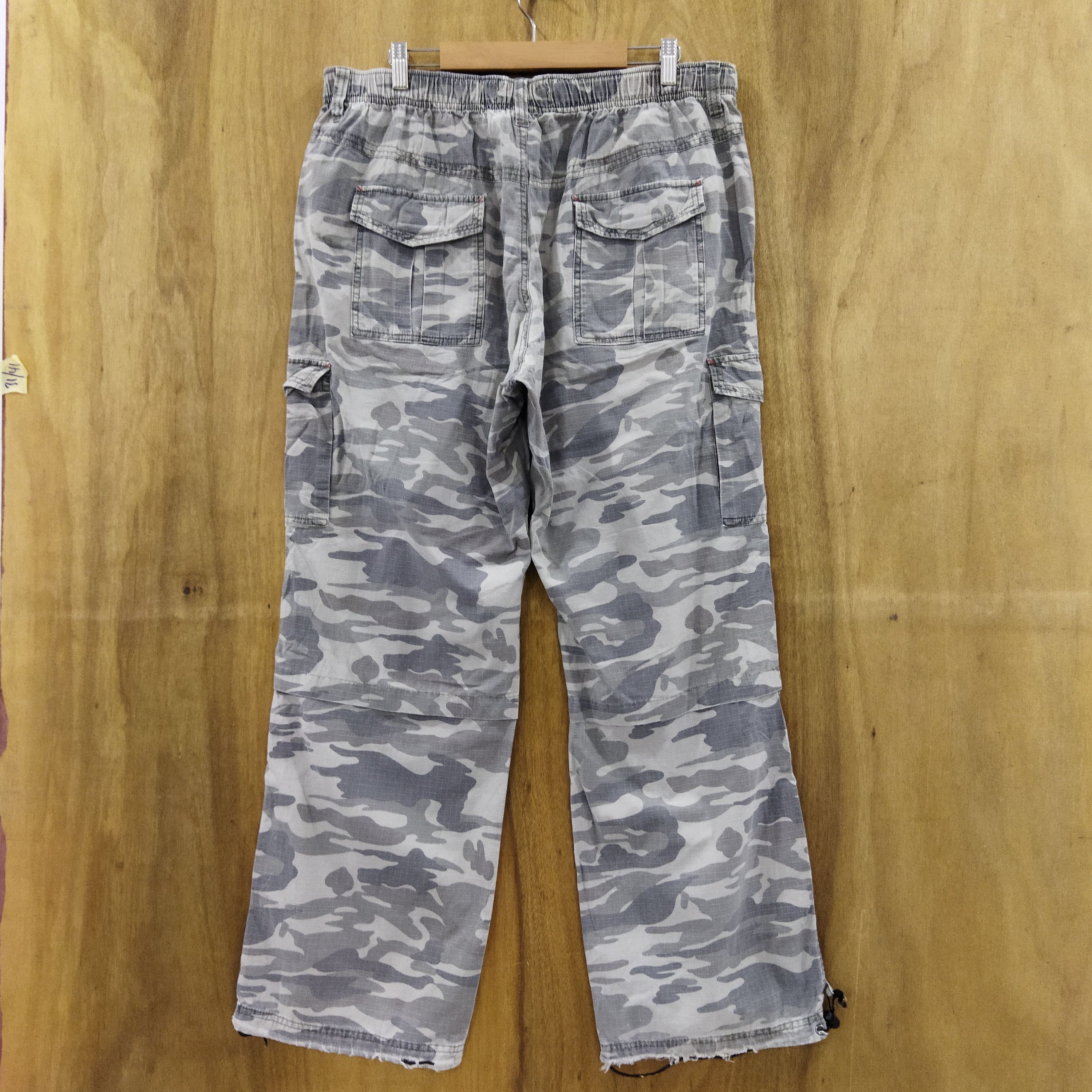 Japanese Brand TREVDE GREY CAMO CARGO PANTS Size US 34 / EU 50 - 7 Thumbnail
