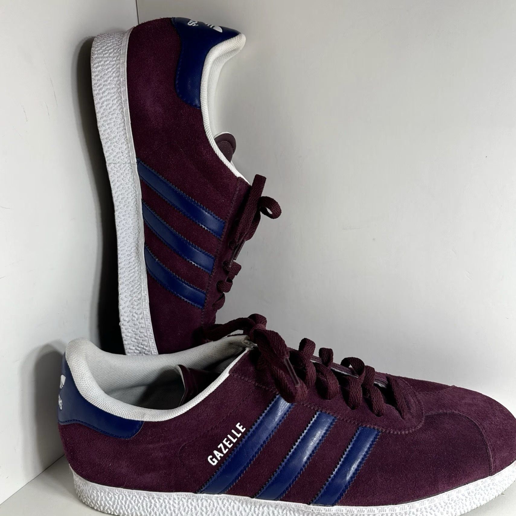 adidas gazelle silver green womens adidas Originals Gazelle trainers in Collegiate Burgundy