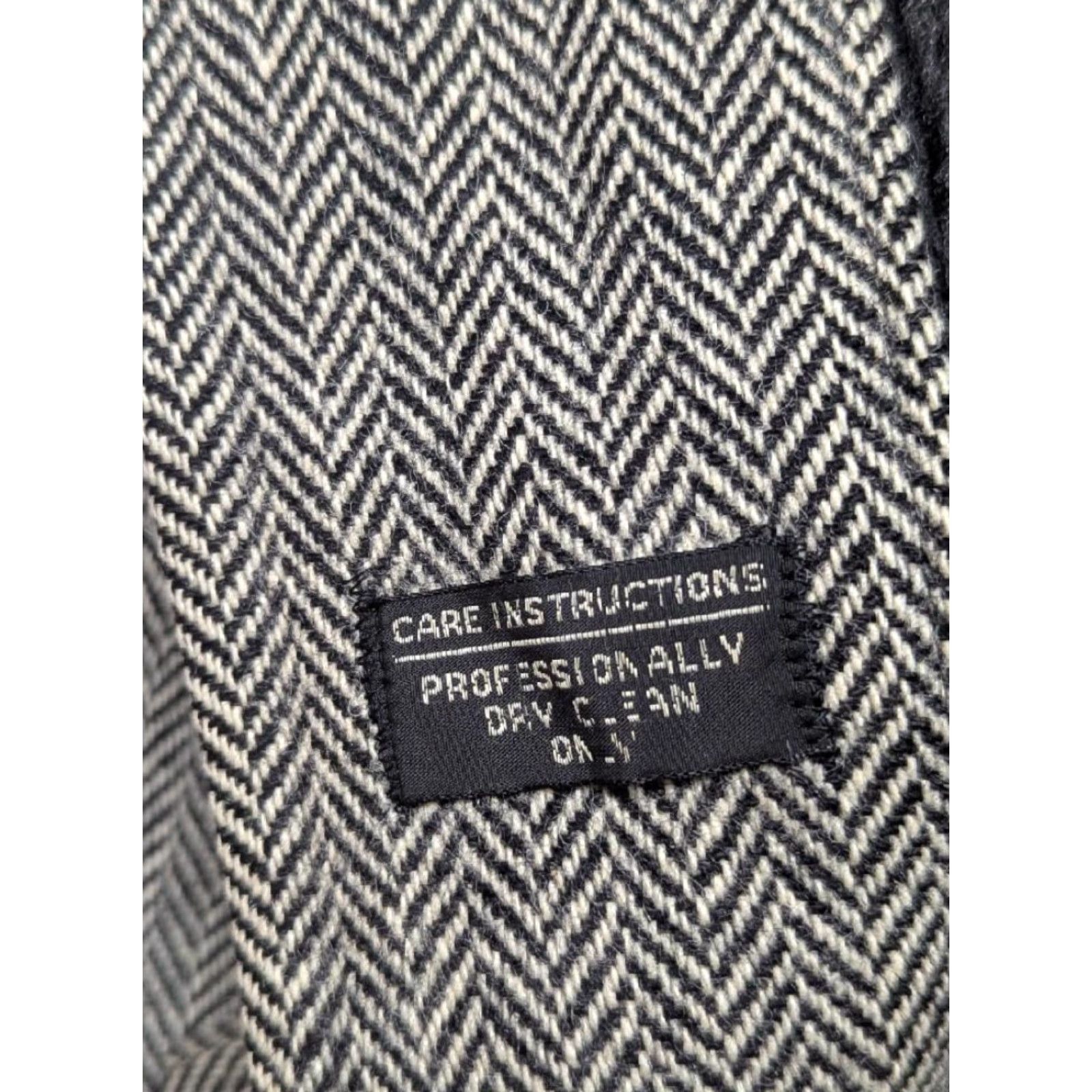 Vintage VINTAGE Zero King Overcoat Shirt Men L Gray Tweed Herringbone 42-44 36" 24.5" 19" Chest Measurements Winter Charcoal Decade 40s 50s Mens Size US L / EU 52-54 / 3 - 7 Thumbnail