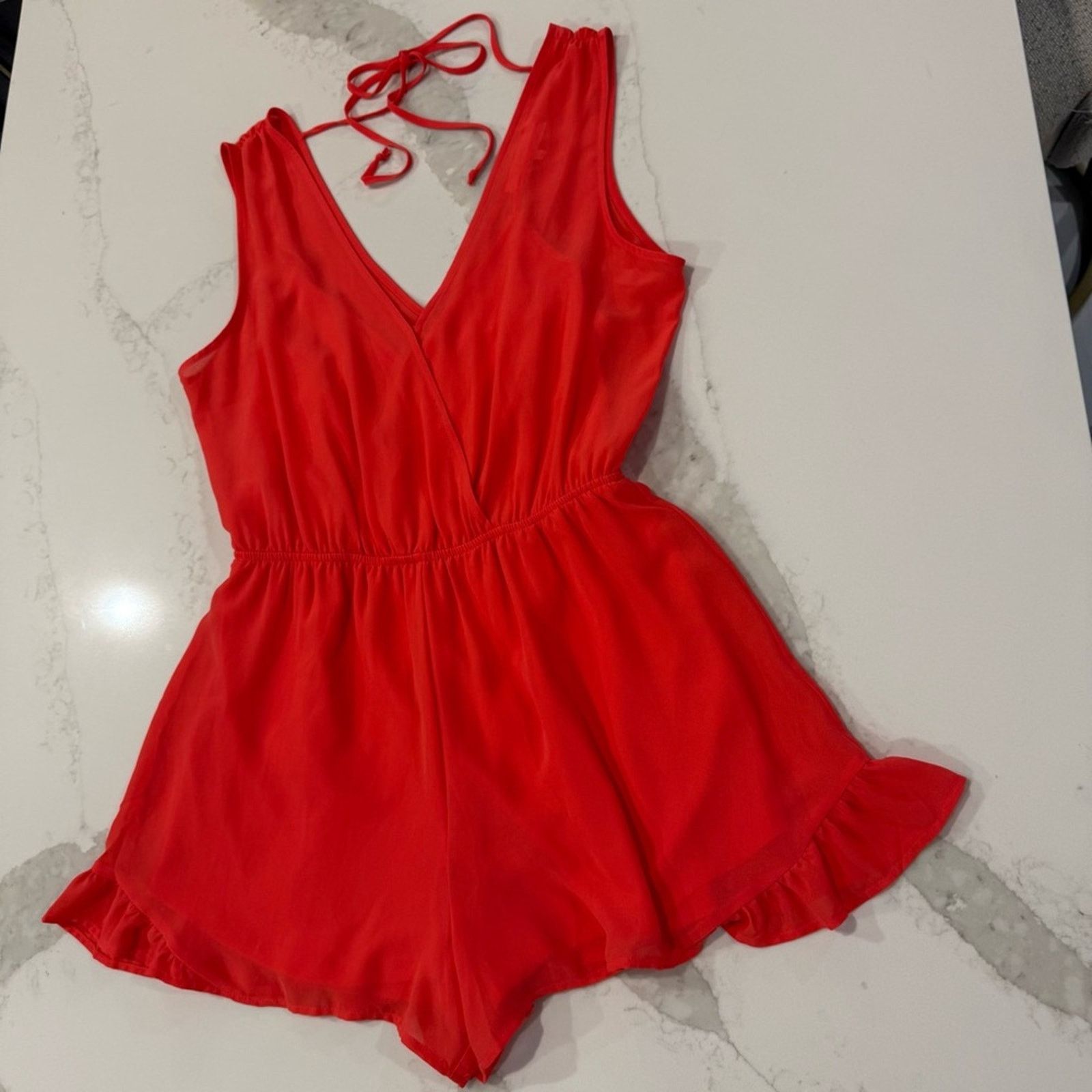 ASTR The Label ASTR The Label Ruffle Shorts V-Neck Romper Women’s Small Size 28" / US 6 / IT 42 - 4 Thumbnail