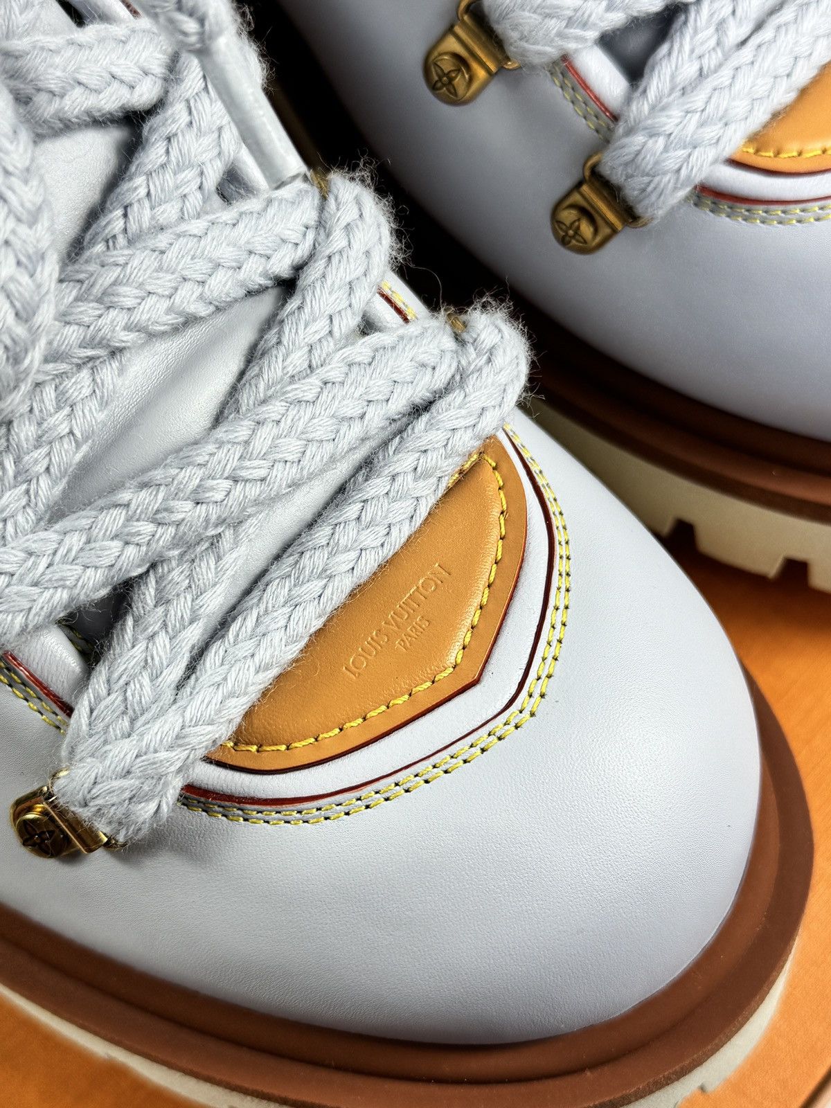 Louis Vuitton LV REMIX DERBIES 1AIJ93 SIZE: LV8 fits US10 Size US 8 / EU 41 - 8 Thumbnail
