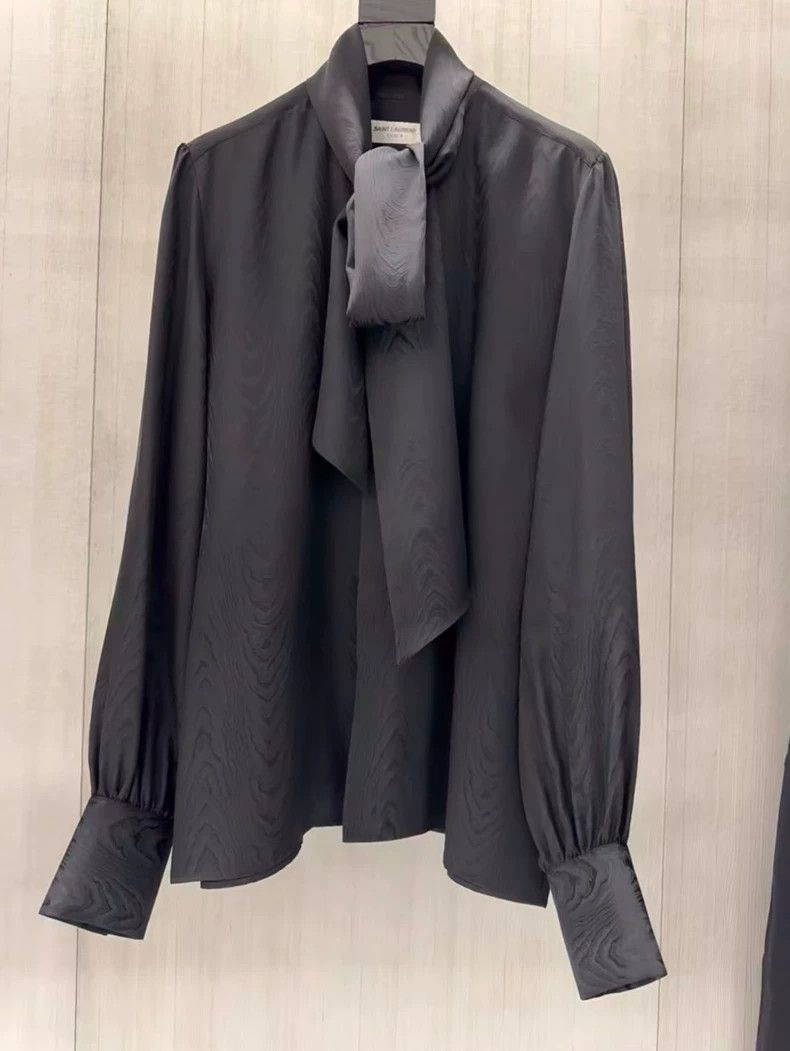 Yves Saint Laurent Saint Laurent size 39 23 Runway Style Big Standing Bow Tie Size US M / EU 48-50 / 2 - 1 Thumbnail