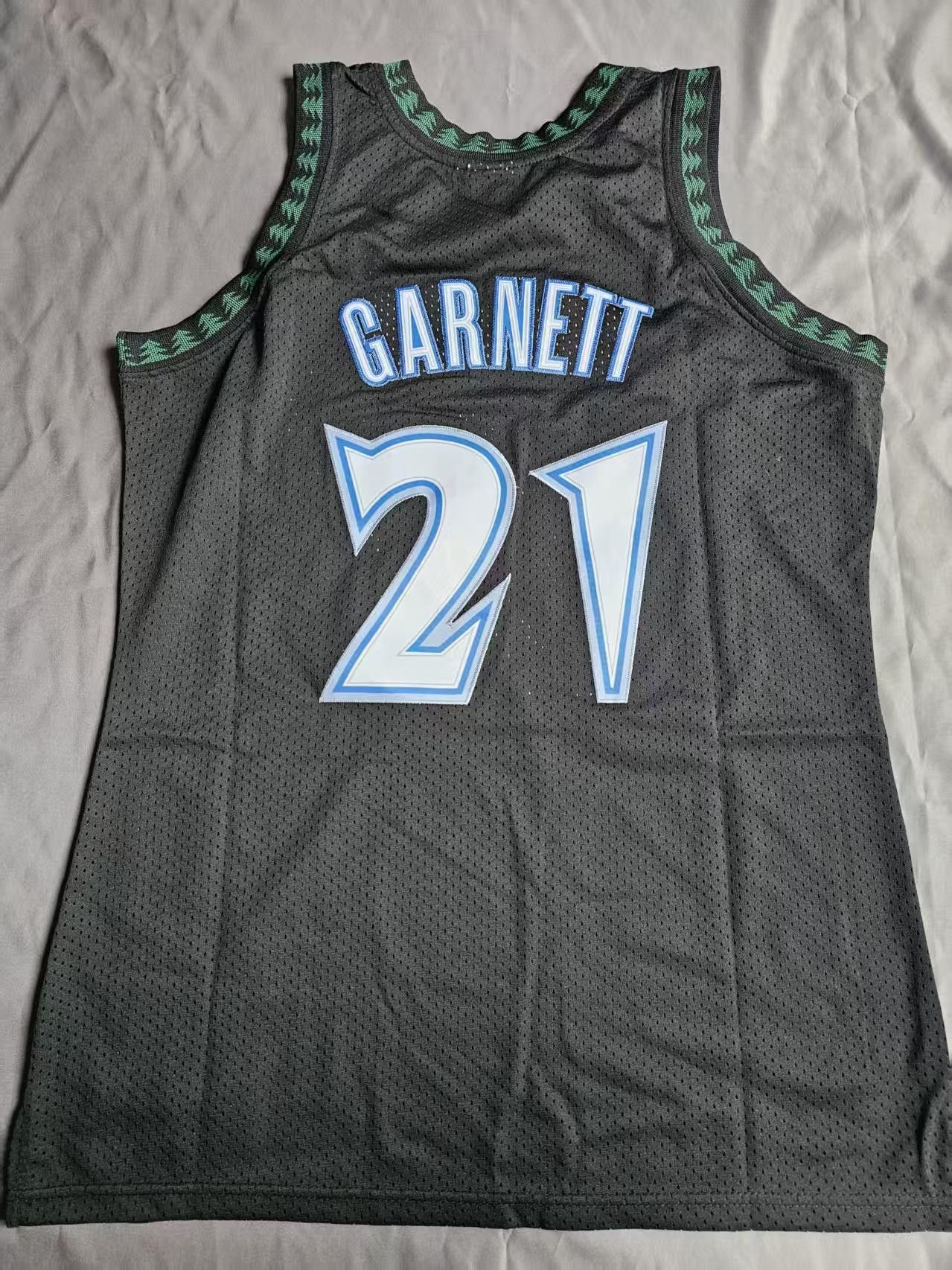 NBA #21 Kevin Garnett Jersey Timberwolves 1997 1998 Size US L / EU 52-54 / 3 - 2 Thumbnail