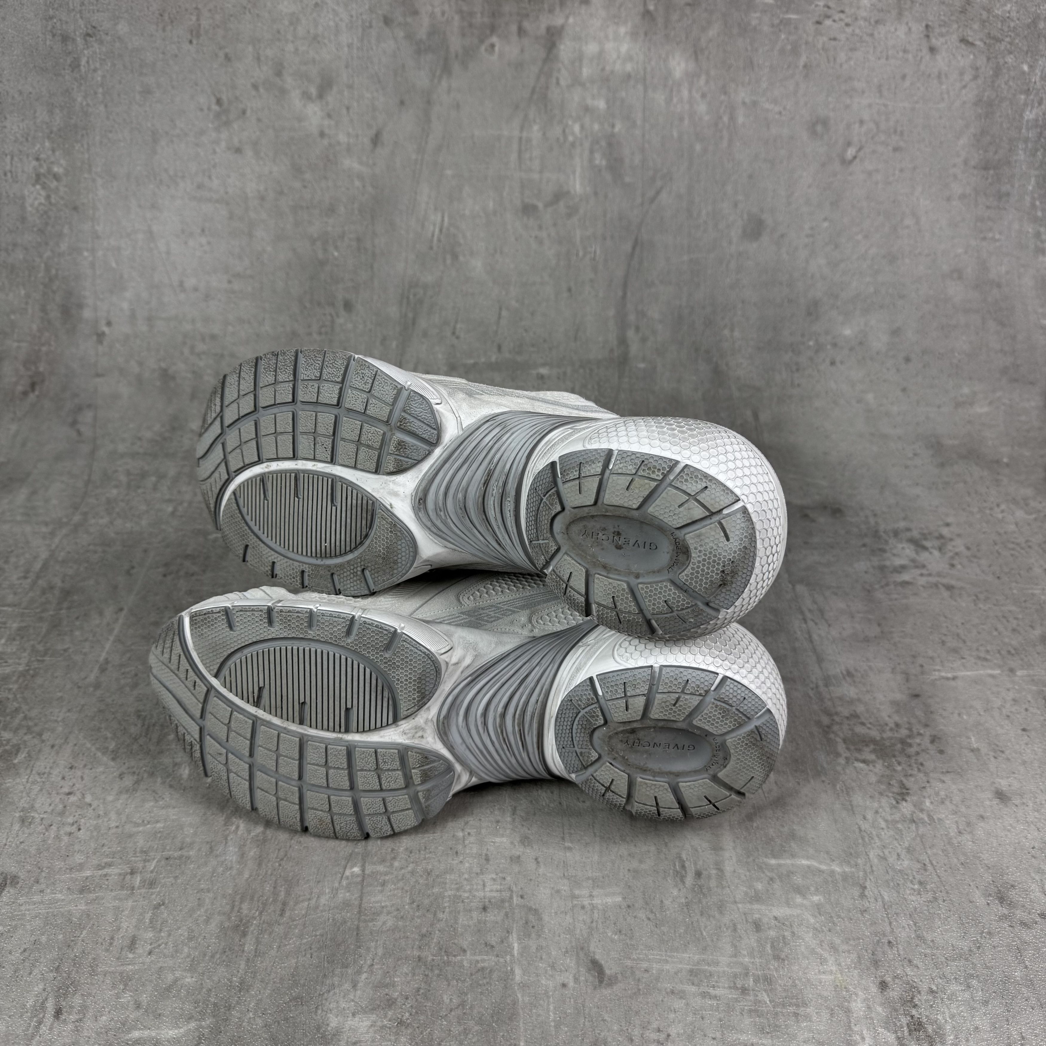 Givenchy GIVENCHY TK-MX Runner Worn In Effect Suede Sneakers Grey Size US 7 / EU 40 - 8 Thumbnail