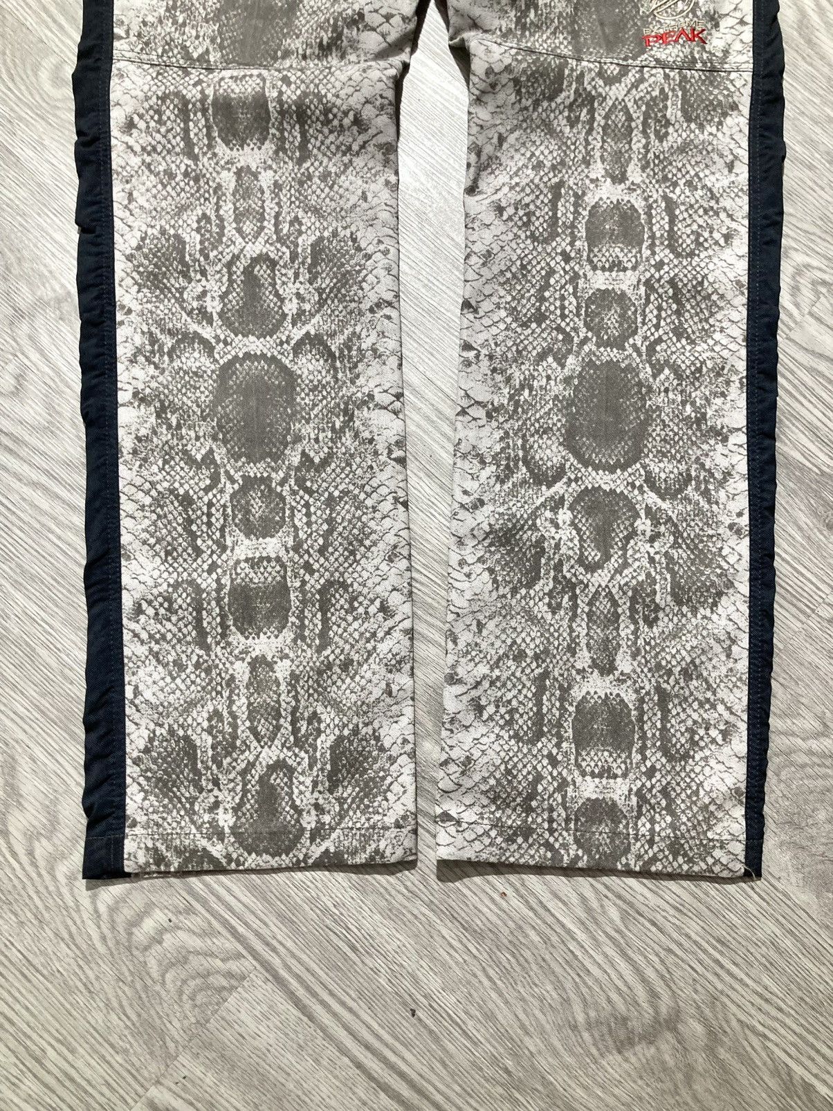 Japanese Brand 2000s BlackYak Snake Skin Pattern Nylon Outdoor Pants Size US 27 - 15 Thumbnail