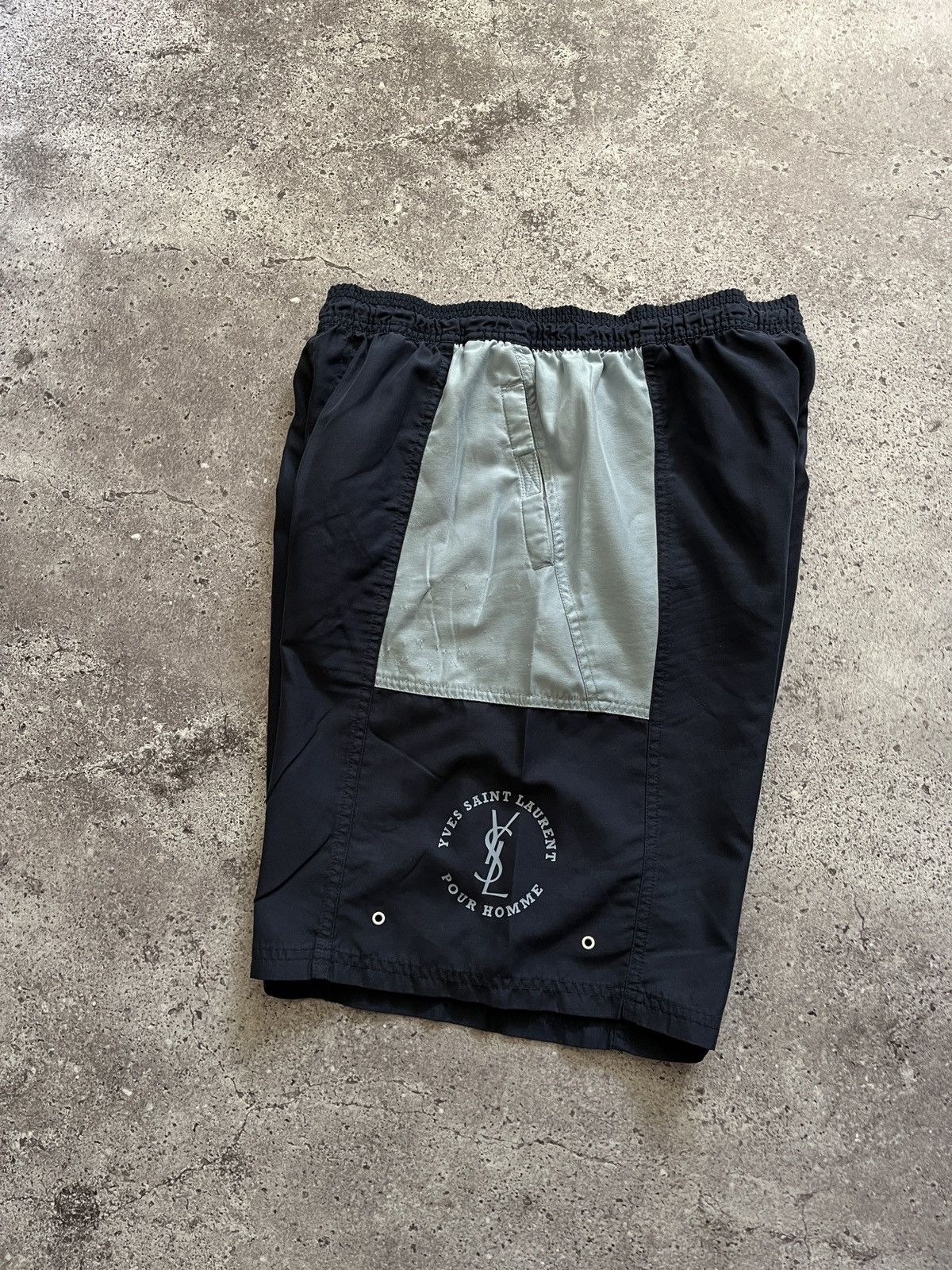 Vintage Vintage YSL Yves Saint Laurent big logo blue Shorts 90s Size US 30 / EU 46 - 1 Thumbnail