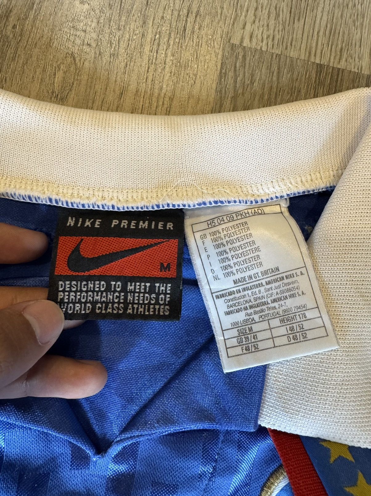 Nike VINTAGE ITALY 1994-1996 HOME JERSEY SHIRT BY NIKE Size US M / EU 48-50 / 2 - 9 Thumbnail
