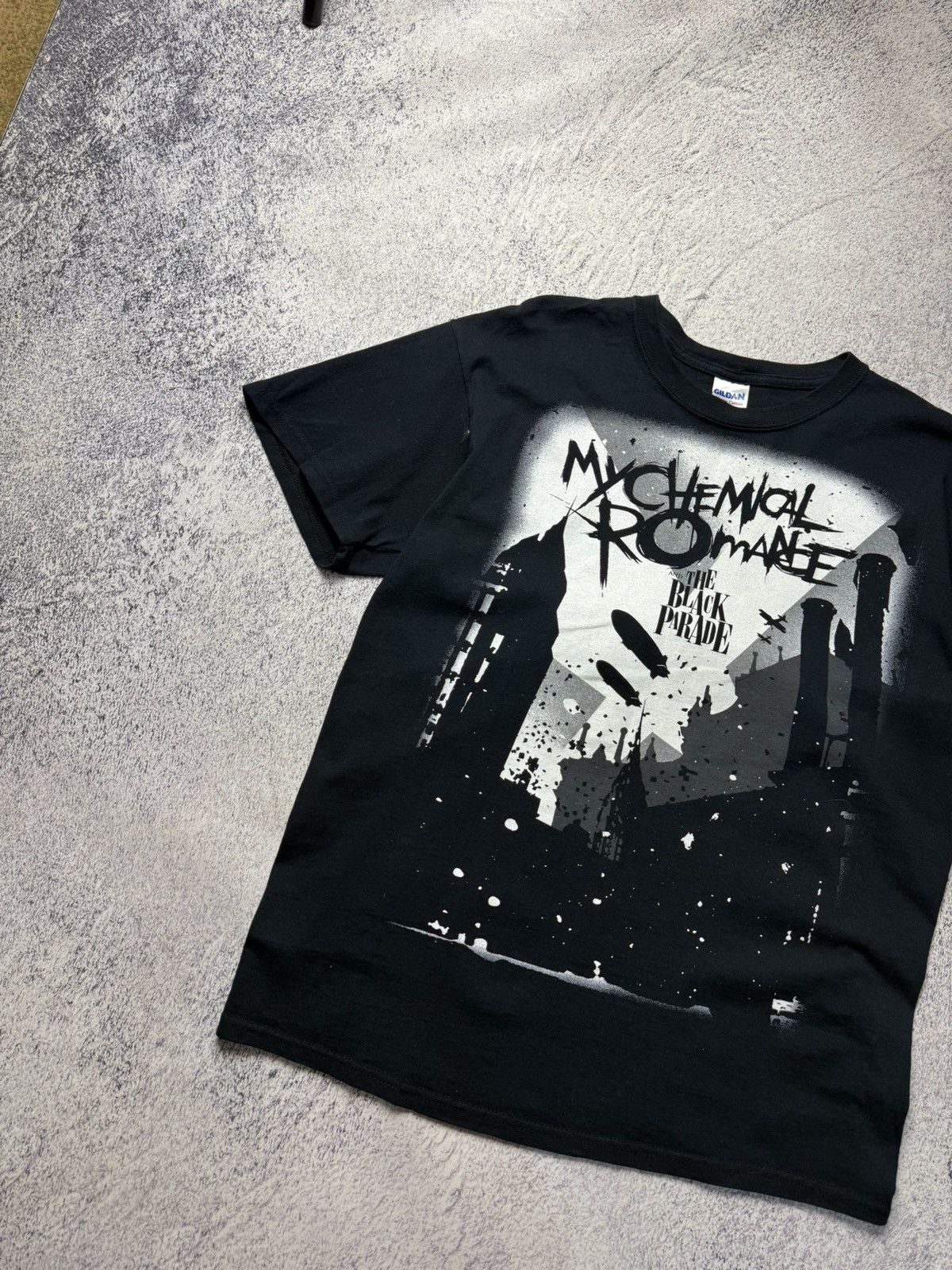 Band Tees Vintage My Chemical Romance The Black Parade Album T shirt Size US L / EU 52-54 / 3 - 2 Thumbnail
