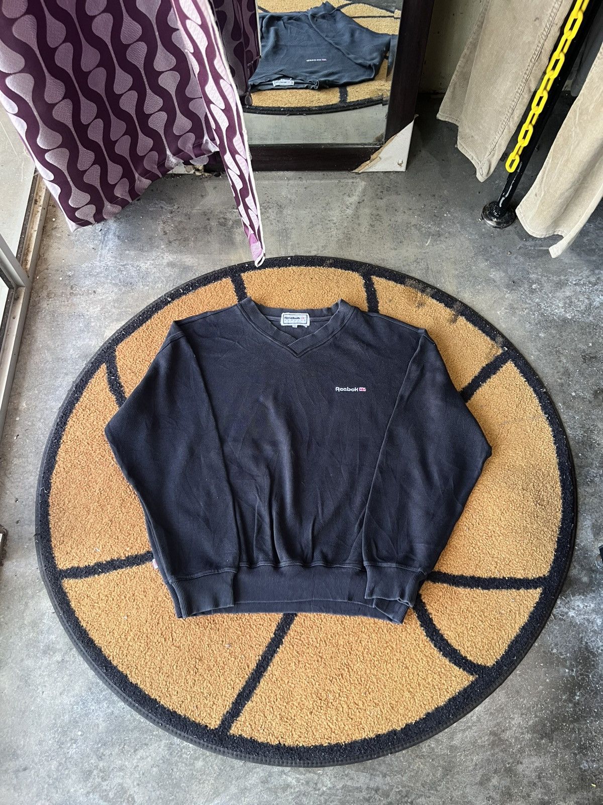 Reebok 🔥Vintage Reebok Classic V Neck Sweatshirt Size US L / EU 52-54 / 3 - 1 Thumbnail