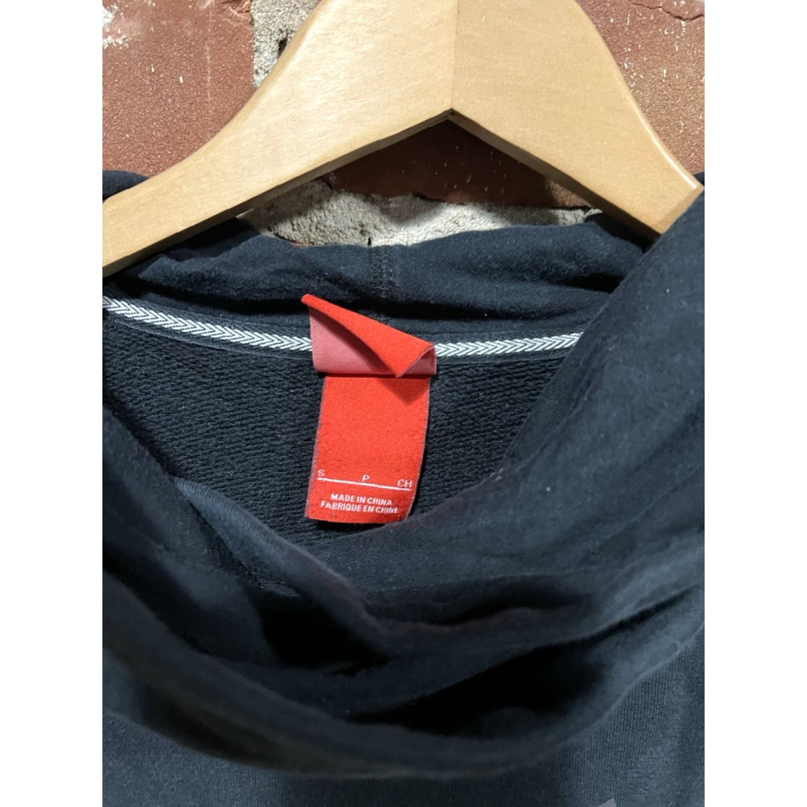 Nike VINTAGE Nike Hoodie Women Small Black Pullover Hooded Cowl Neck Logo Embroidered Pockets Knit Sweatshirt Regular Fit Size S / US 4 / IT 40 - 2 Thumbnail