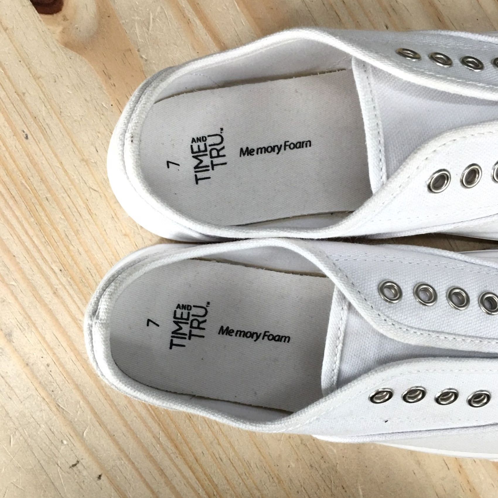 Vintage Time and Tru Shoes Womens White Casual Sneakers Canvas Round Toe Low Top Size M / US 6-8 / IT 42-44 - 5 Thumbnail