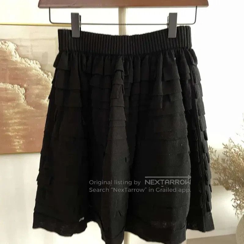 Chanel Chanel Black Wool Ruffled Skirt in XS Size . Size 22" - 2 Thumbnail