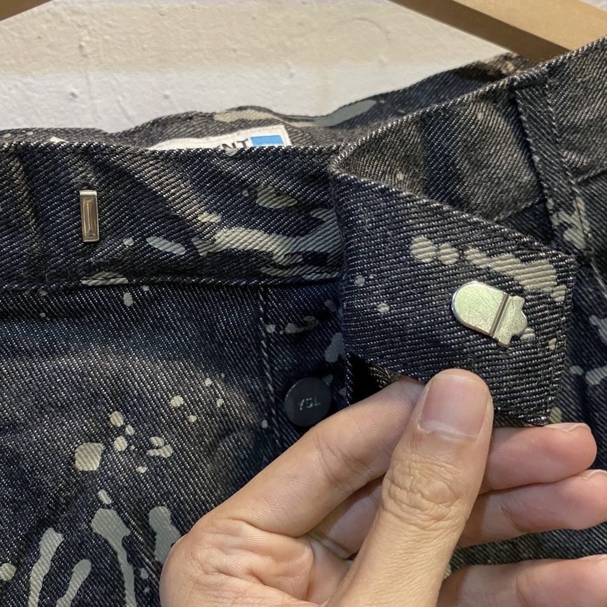 Saint Laurent Paris Saint Laurent Paint Splatter Straight Cut Jeans Indigo Size US 33 - 10 Thumbnail
