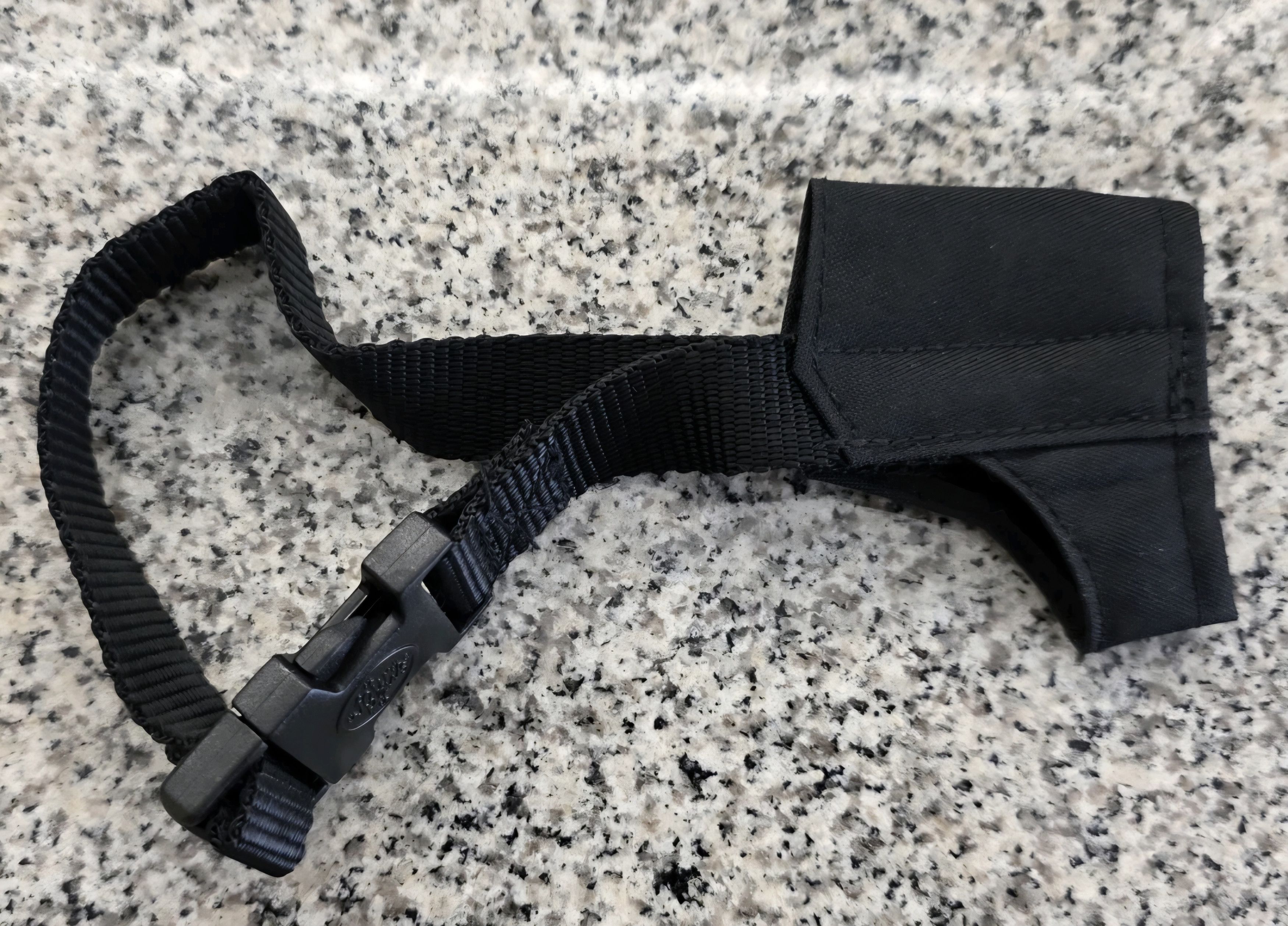 Other New Four Paws Walk-About Quick-Fit Dog Muzzle 0-XX-Small Size ONE SIZE - 3 Thumbnail