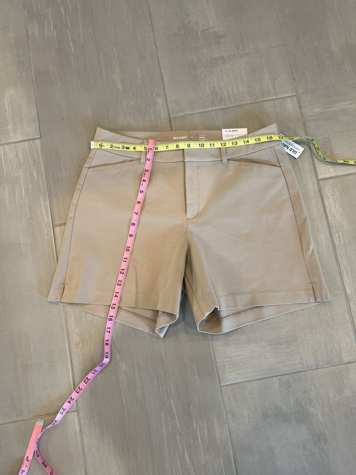 Old Navy New Old Navy tan Woman’s Shorts Size 12 Size 34" / US 12 / IT 48 - 6 Thumbnail