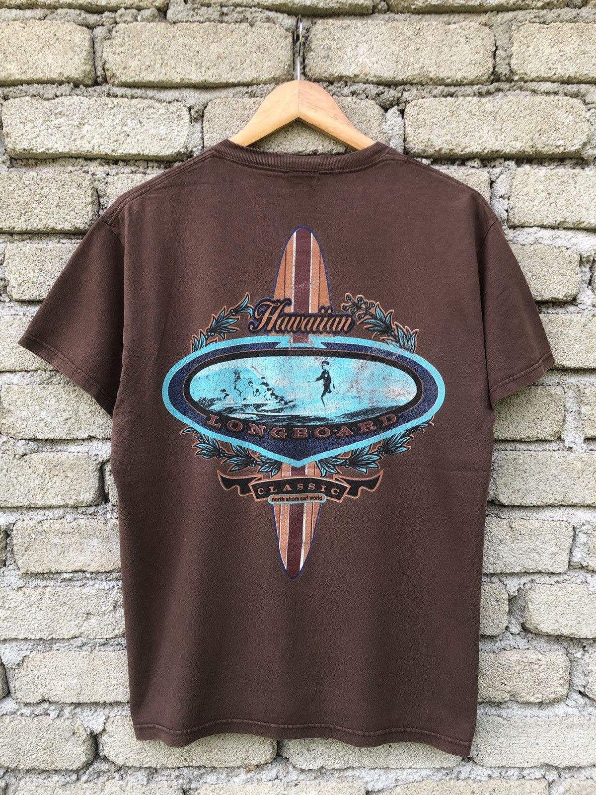 Japanese Brand Vintage Y2K Hawaiian Longboard Classic Surfing Backhit Tee Size US M / EU 48-50 / 2 - 1 Thumbnail