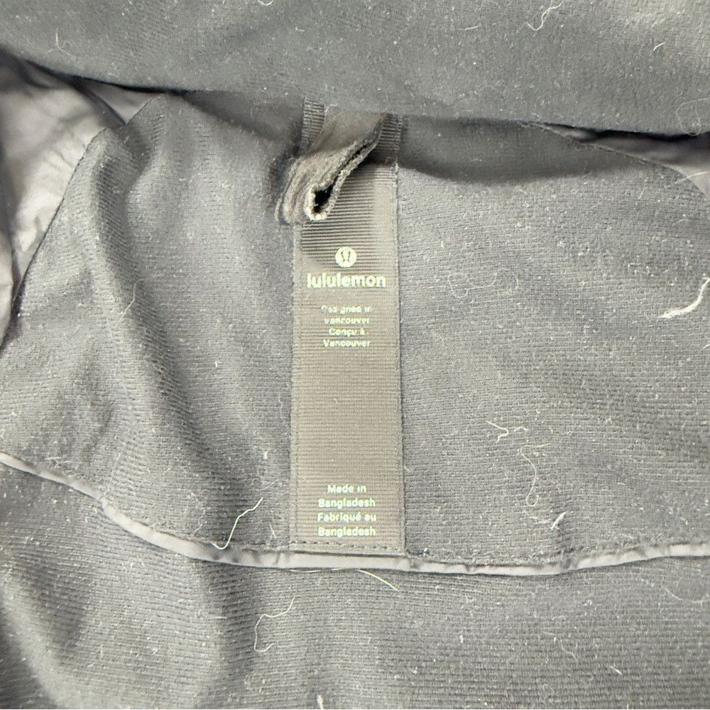 Lululemon Lululemon Women's Size Medium (8) Brave the Cold Grey Goose Size M / US 6-8 / IT 42-44 - 2 Thumbnail