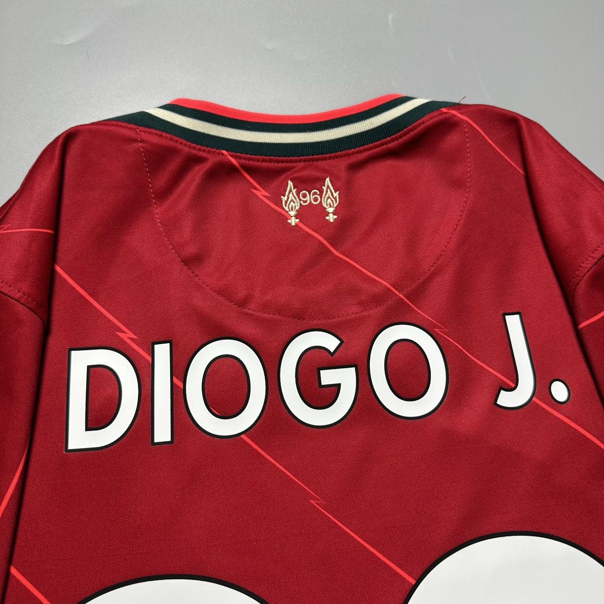 Vintage LIVERPOOL NIKE 2021/2022 FOOTBALL HOME JERSEY #20 DIOGO JOTA Size US M / EU 48-50 / 2 - 13 Thumbnail