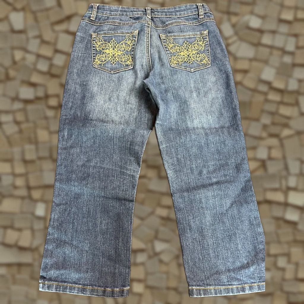 Southpole Southpole Jeans, Women's Size 9, Denim, Cropped, Pockets, Blue, Jeans, Regular, Juniors, Inseam 22, 9, 30in, Low Rise, Medium Wash, Women Size 30" / US 8 / IT 44 - 1 Thumbnail