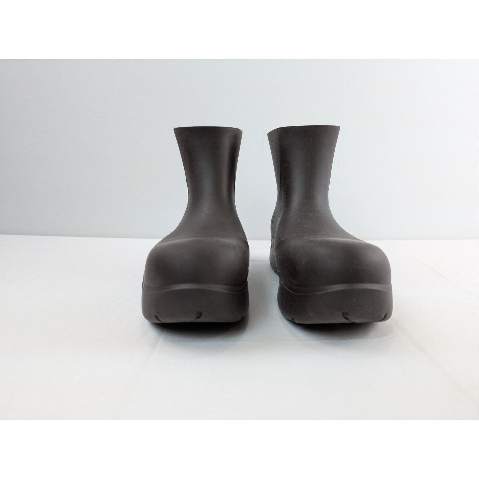 Bottega Veneta o1rshd1 Q:2 / Matt Rubber Puddle Ankle Boot in Fondant 46 Size US 13 / EU 46 - 9 Thumbnail