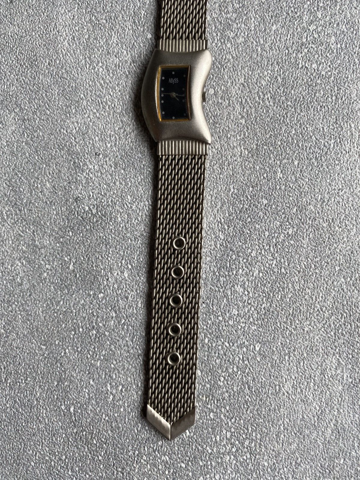Vintage Vintage ABySS Curved Mess Watch Size ONE SIZE - 5 Thumbnail