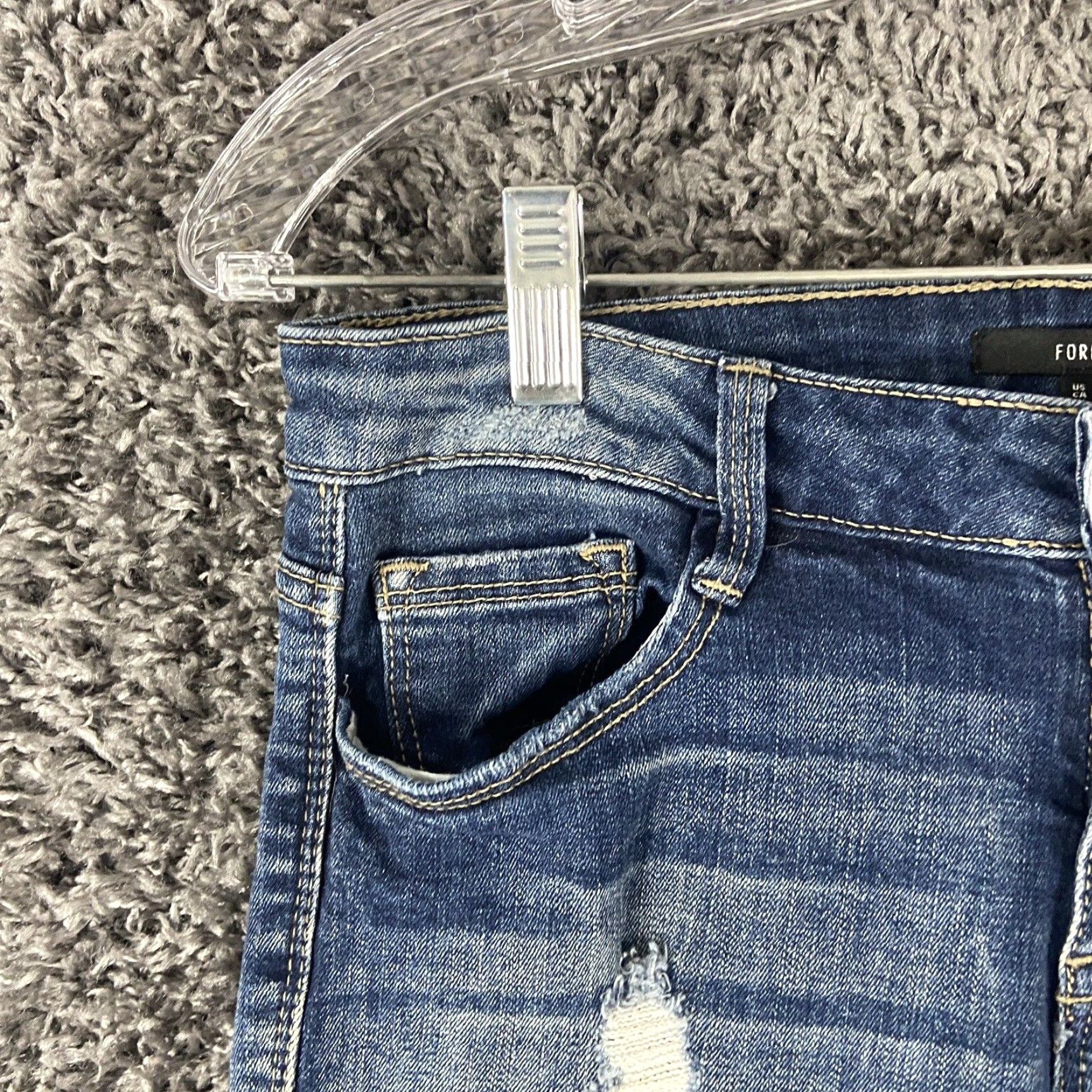 Forever 21 FOREVER 21 Distressed Jeans Women’s Skinny Blue 26 Color Blue Size 26 Womens Size 26" / US 2 / IT 38 - 4 Thumbnail