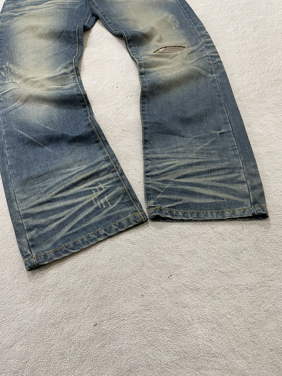 Japanese Brand 2000s Japan Faded Denim Embroidered Mudwash Y2K Size US 30 / EU 46 - 4 Thumbnail