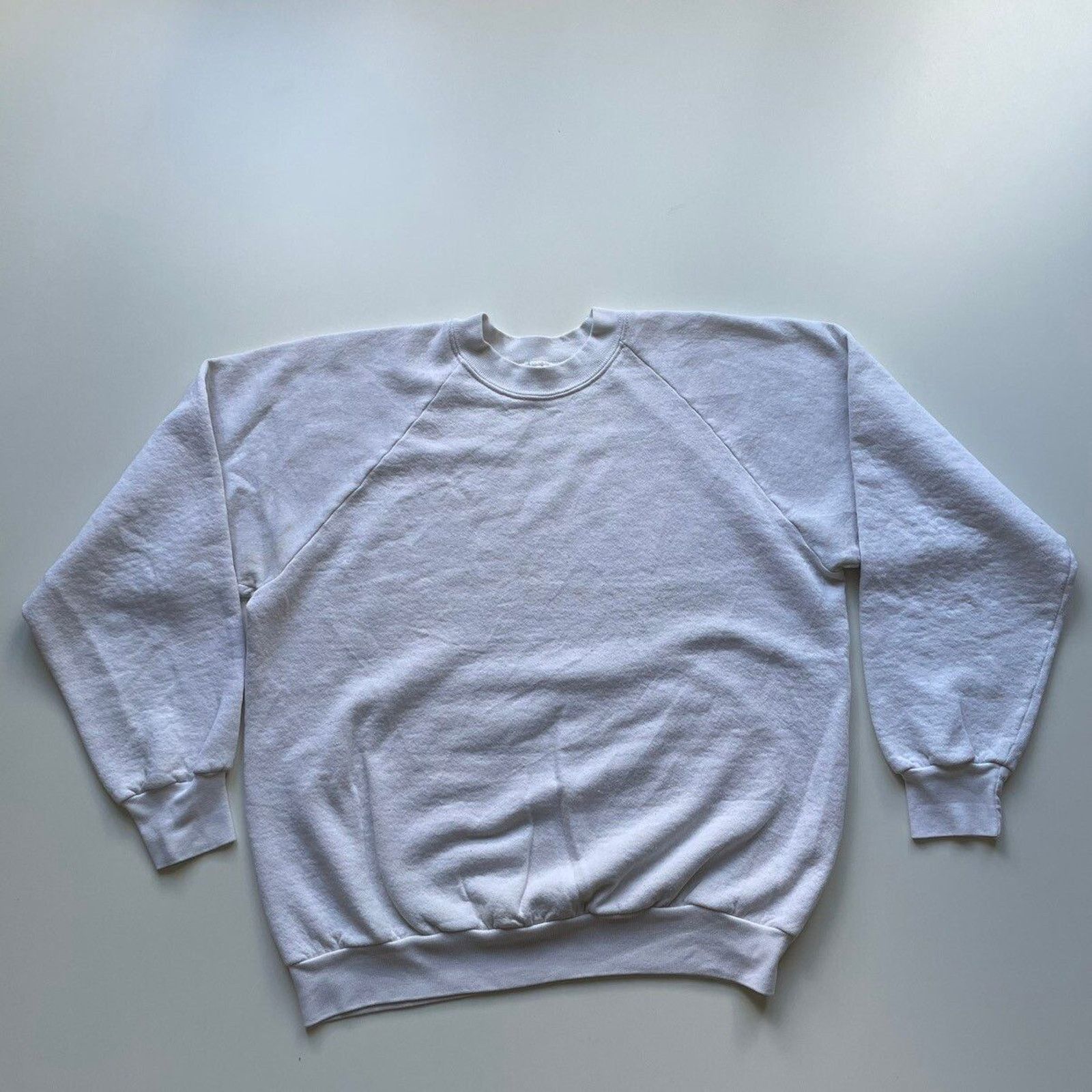 Vintage Vintage 90s White Blank Basic Raglan Crewneck Medium Rare Size US M / EU 48-50 / 2 - 1 Thumbnail