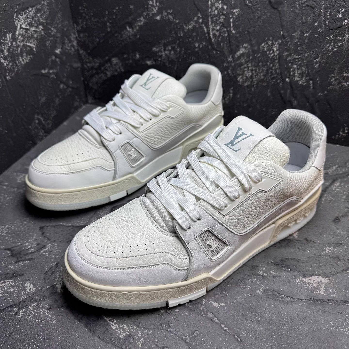 Louis Vuitton White Low-Top Leather Sneakers Size 9 Size US 9 / EU 42 - 1 Thumbnail