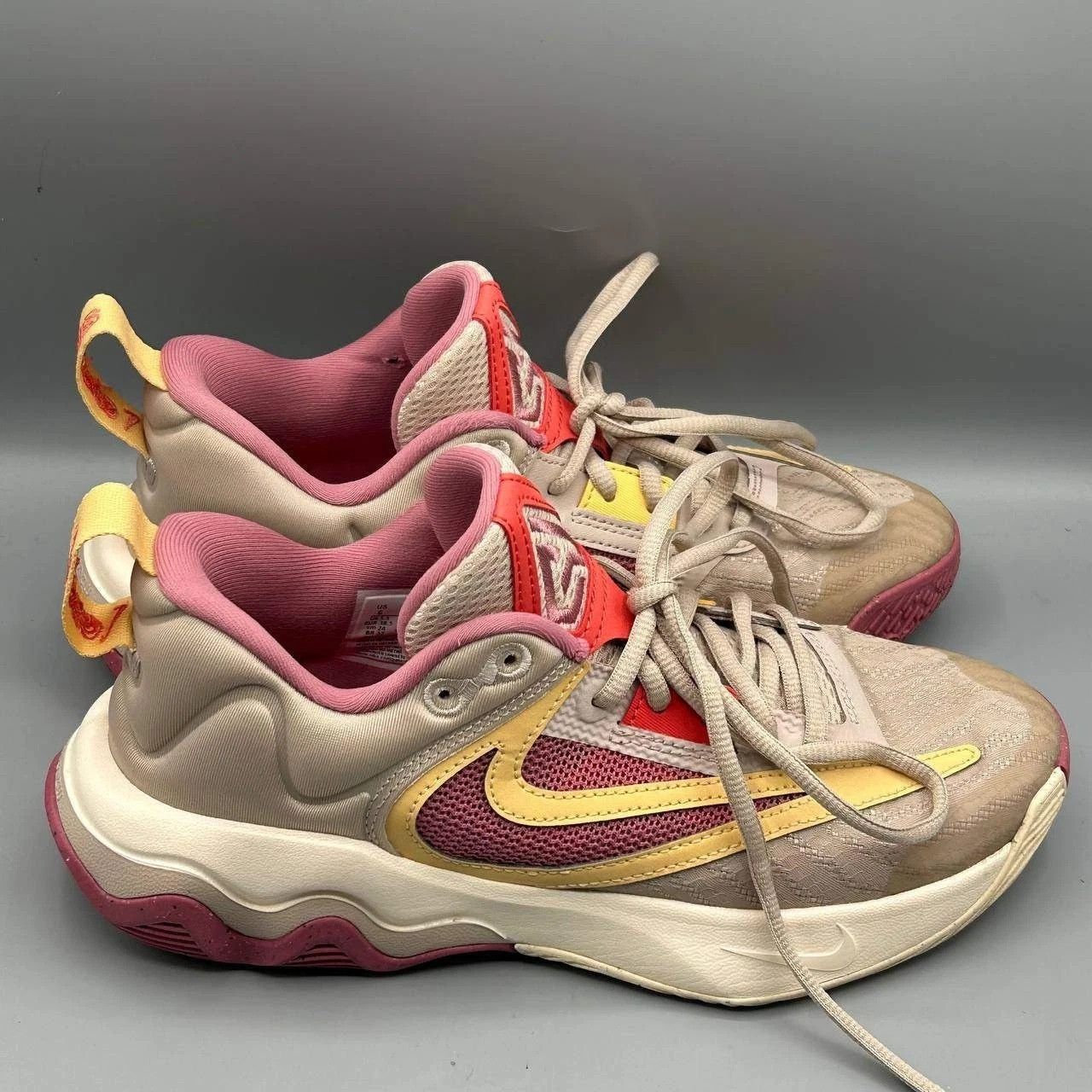 Nike Nike Giannis Immortality 3 Basketball Shoes Men 6 DZ7533-200 Size US 6 / EU 39 - 1 Thumbnail